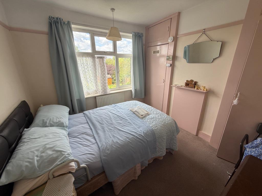 Lot: 79 - THREE-BEDROOM HOUSE IN NEED OF IMPROVEMENT - Bedroom with window to rear aspect